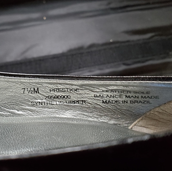 Carlos Santana Black Patent Heels - Picture 6 of 6